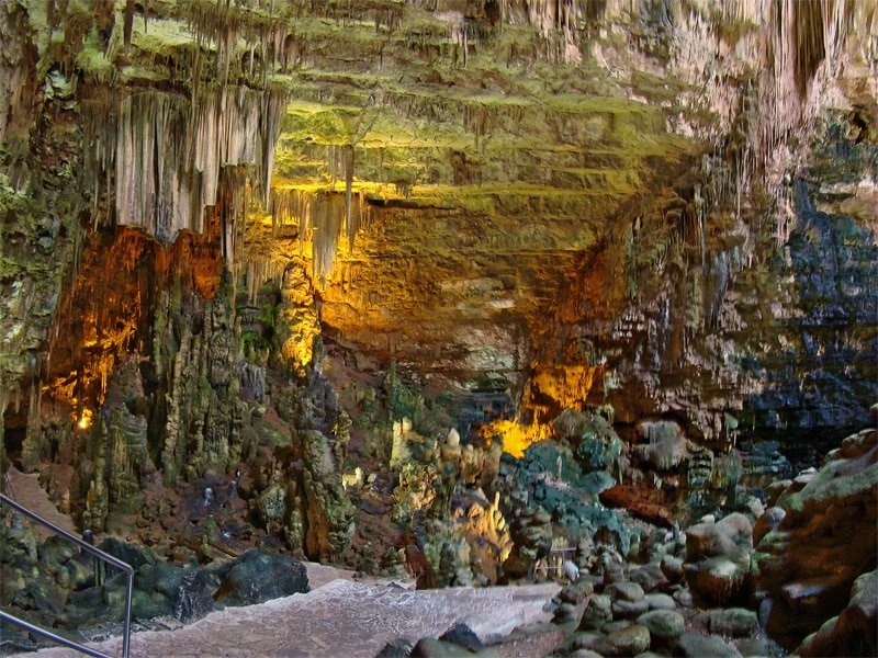 Cosa fare a Bari, Grotte di Castellana