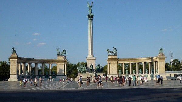 Piazza degli Eroi cosa fare a Budapest