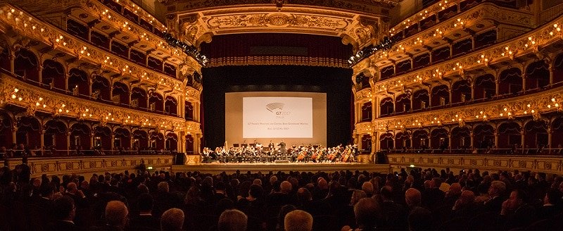 Cosa fare a Bari, Teatro Petruzzelli