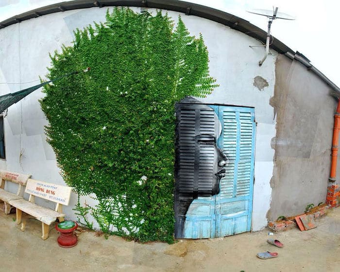 opere di street art in interazione con la natura