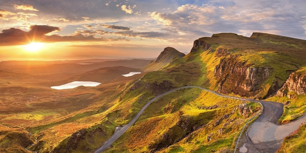 Lever de soleil sur le quai de l'île de Skye en Écosse.