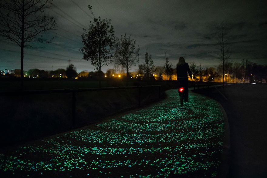 Van Gogh, La notte stellata, pista ciclabile fosforescente, Paesi Bassi, Daan Roosengaarde