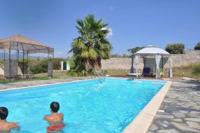 TERRA NEGRO (1) & (2) Airbnb Corinthe