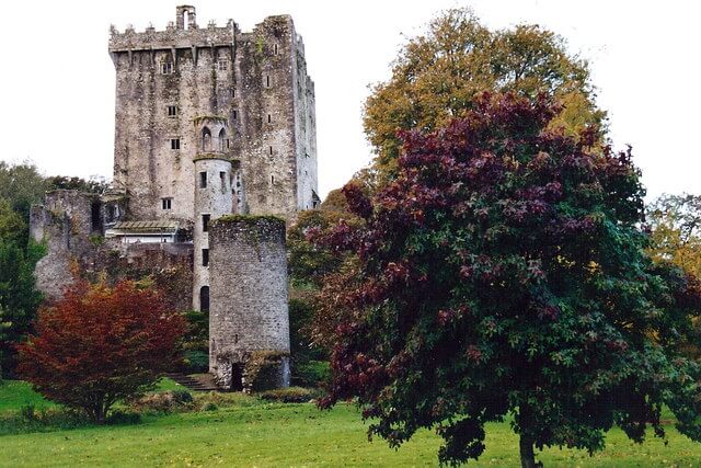Castello di Blarney e abbracciare la pietra dell'eloquenza;