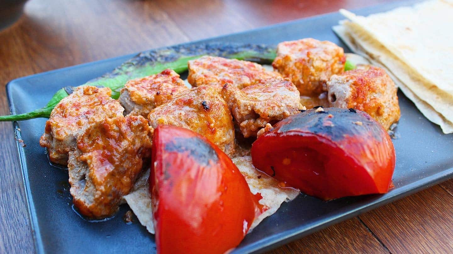 Mangiare le grigliate di Rakofoli a Istanbul