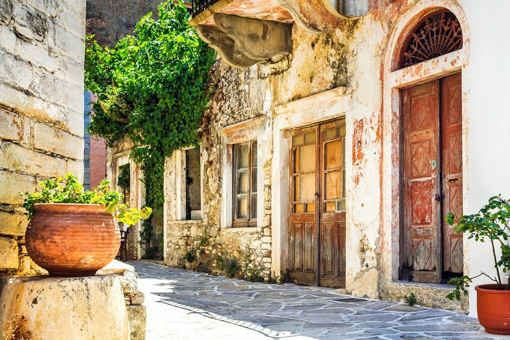 affascinanti stradine dei villaggi tradizionali greci - Naxos