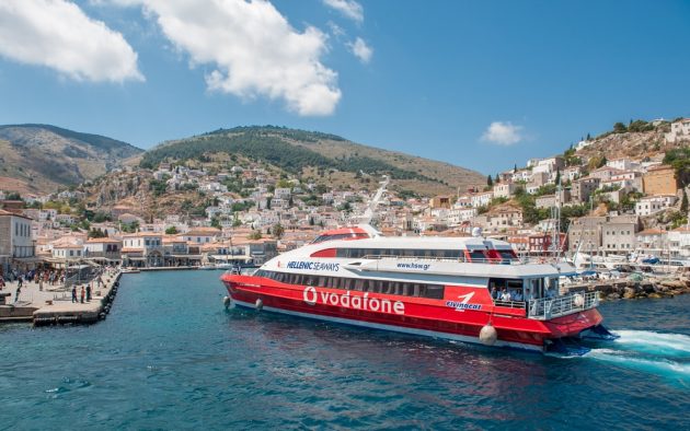 Come andare a Milos da Santorini in traghetto?
