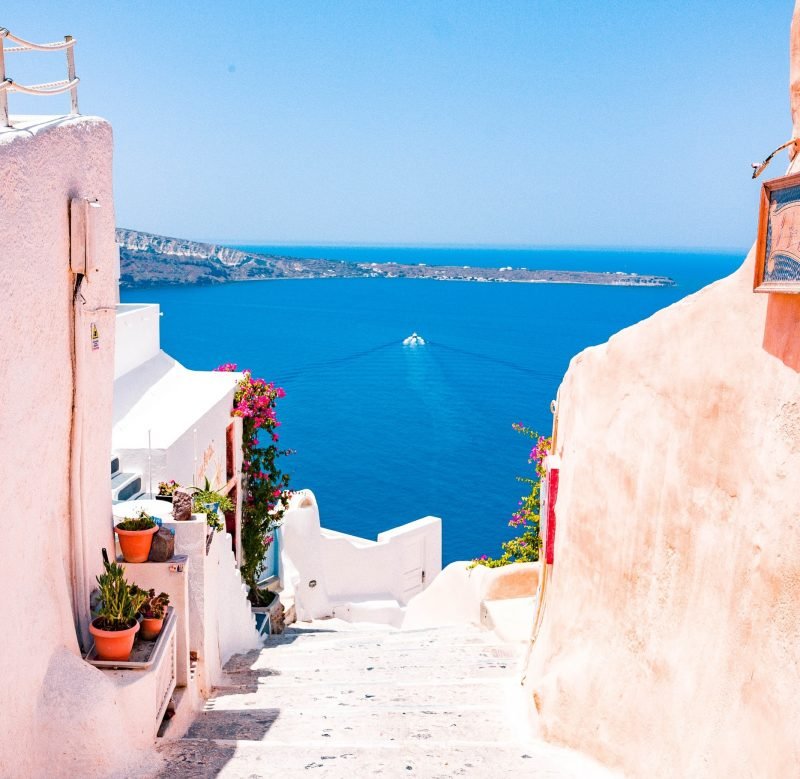 Pianifica il tuo viaggio in traghetto per Santorini da Atene