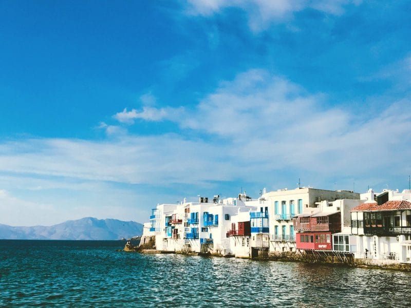 Pianifica un viaggio in traghetto per Mykonos da Atene