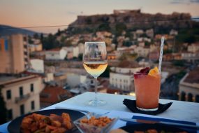 Les meilleurs rooftops où boire un verre à Athènes