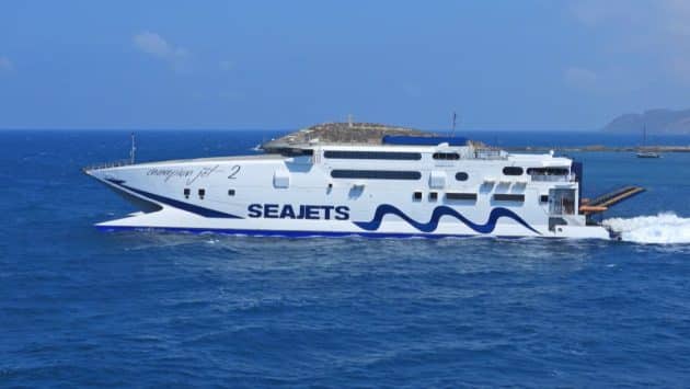 Come andare ad Amorgos da Santorini in traghetto?
