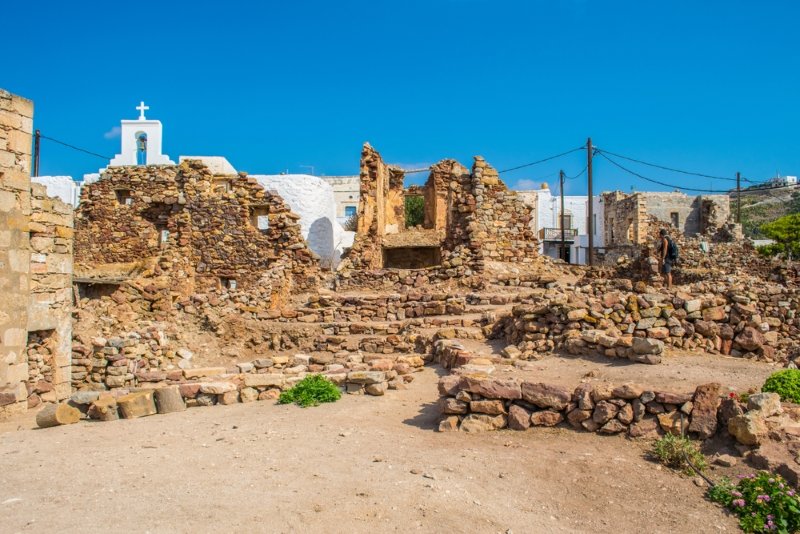 rovine di un castello nelle isole dell'Egeo